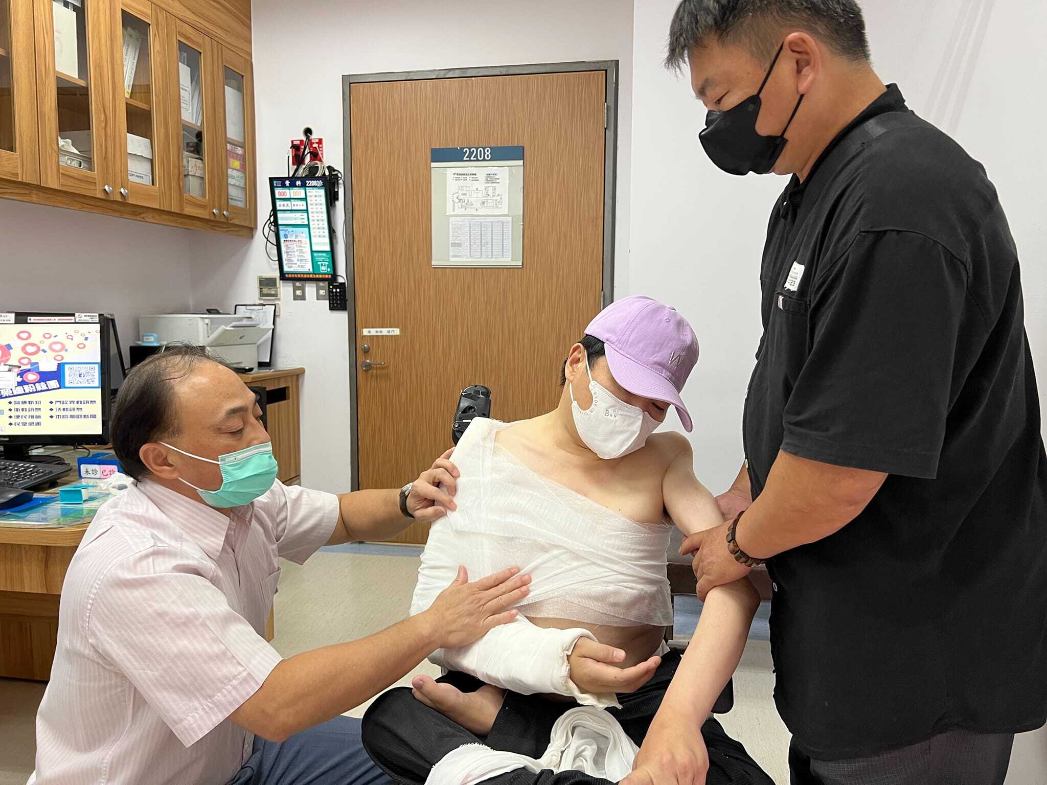 醫警告恐癱瘓！57歲台語歌王「驚傳骨折重傷」送醫搶救　他淚曝「現在只能臥床」近況曝光