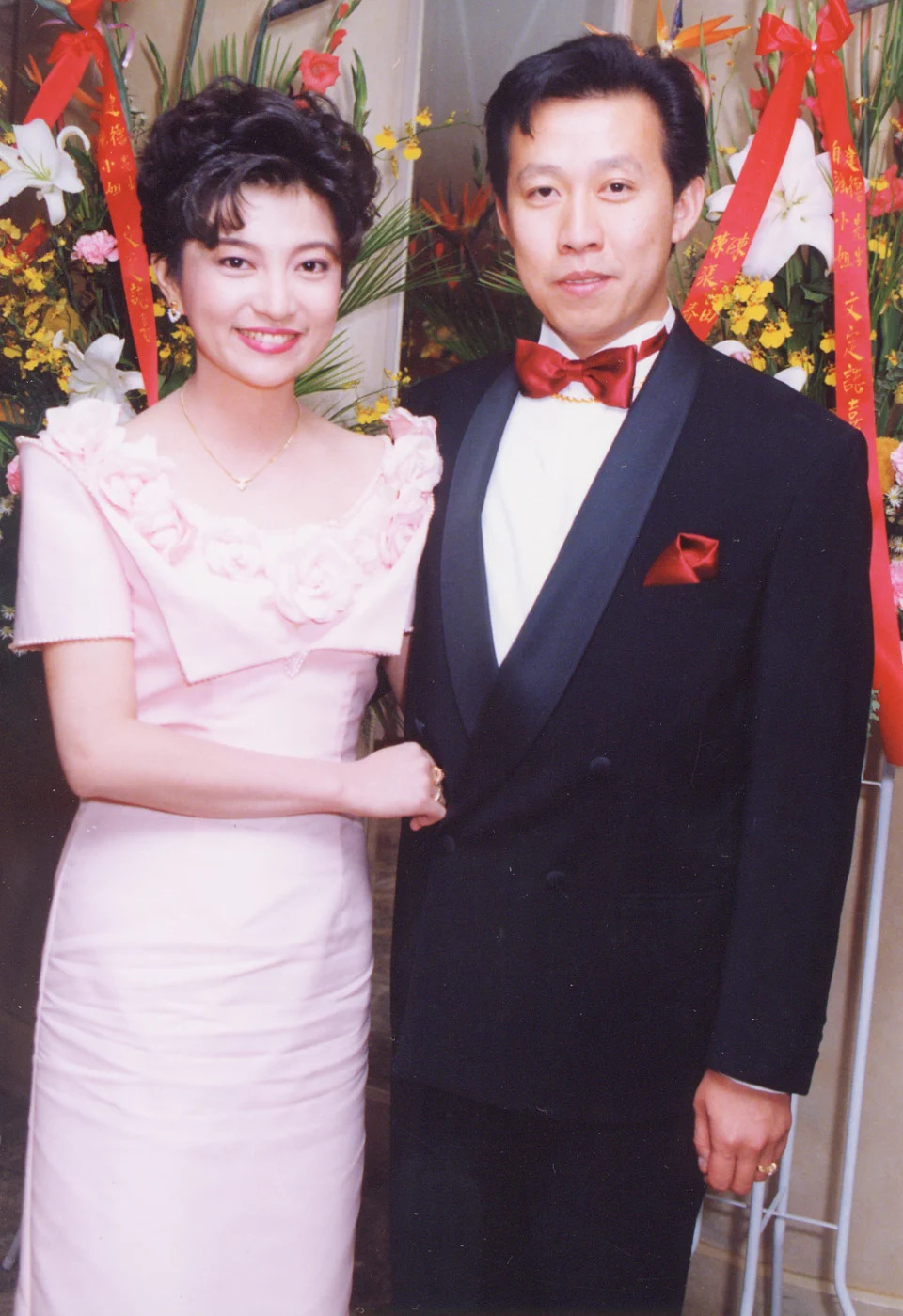 退圈30年！軍中情人「隨夫赴美」爽當貴婦　好友探望驚艷「61歲凍齡超驚人」