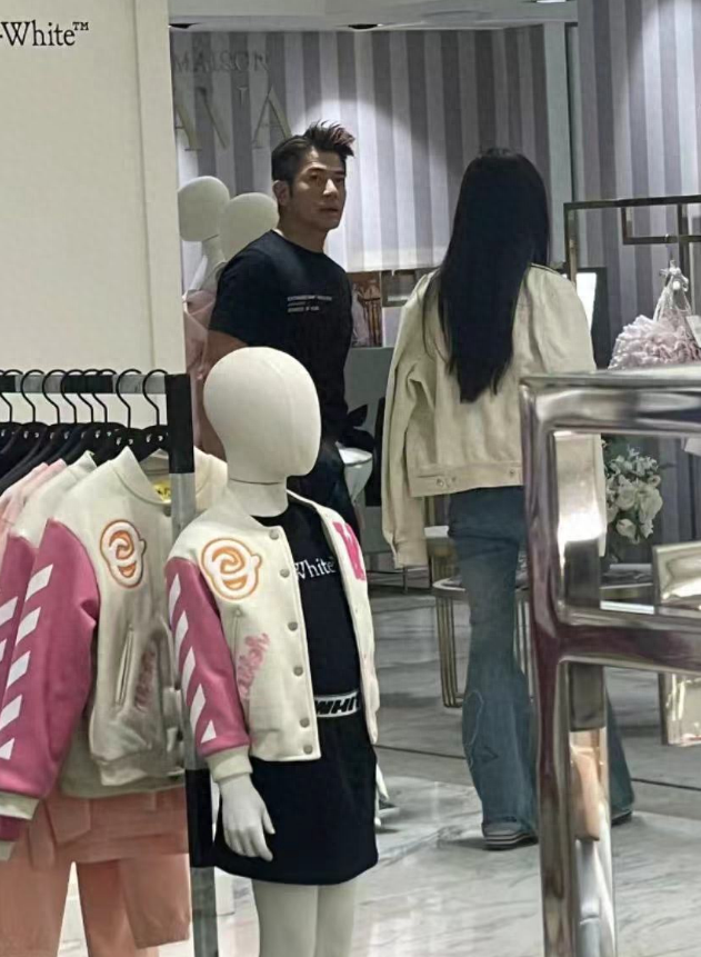 現身精品店！57歲大咖男星「陪愛妻狂掃名牌」被捕獲　「一件就要5位數」撕下小氣標籤