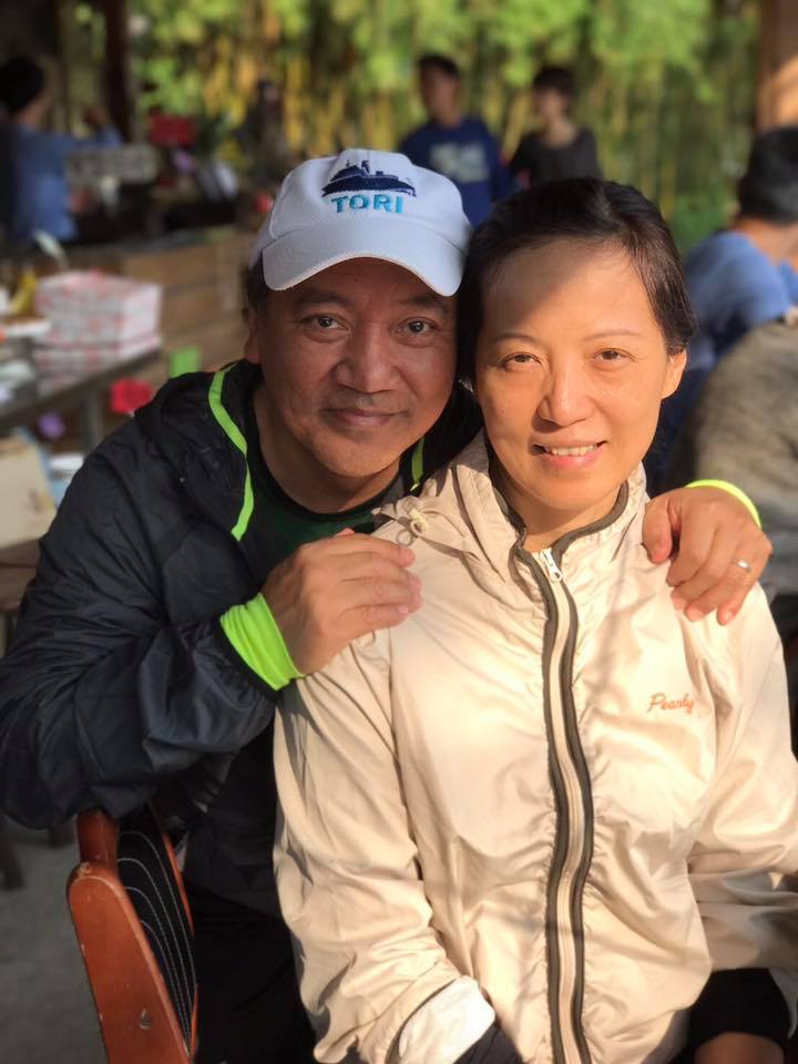 鐵漢也有柔情！民歌歌手謝妻「替失智母把屎把尿10年」　讚她「比我還孝順」偷偷準備大驚喜