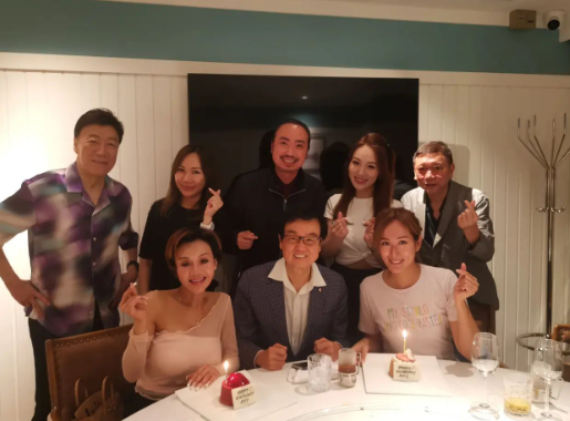 為愛息影30多年！一代豔星「醫生男友猝逝」罕現身聚會　網驚「57歲瘦到脫相」腰圍僅21吋