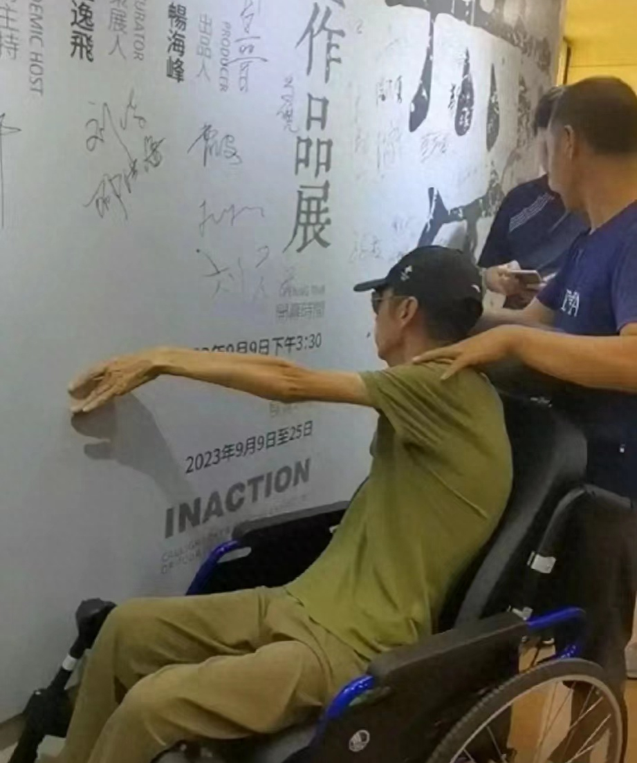 被爆外遇小鮮肉！55歲視后「老公暴瘦坐輪椅」照片曝光　不見愛妻陪伴「行動遲緩難自理」