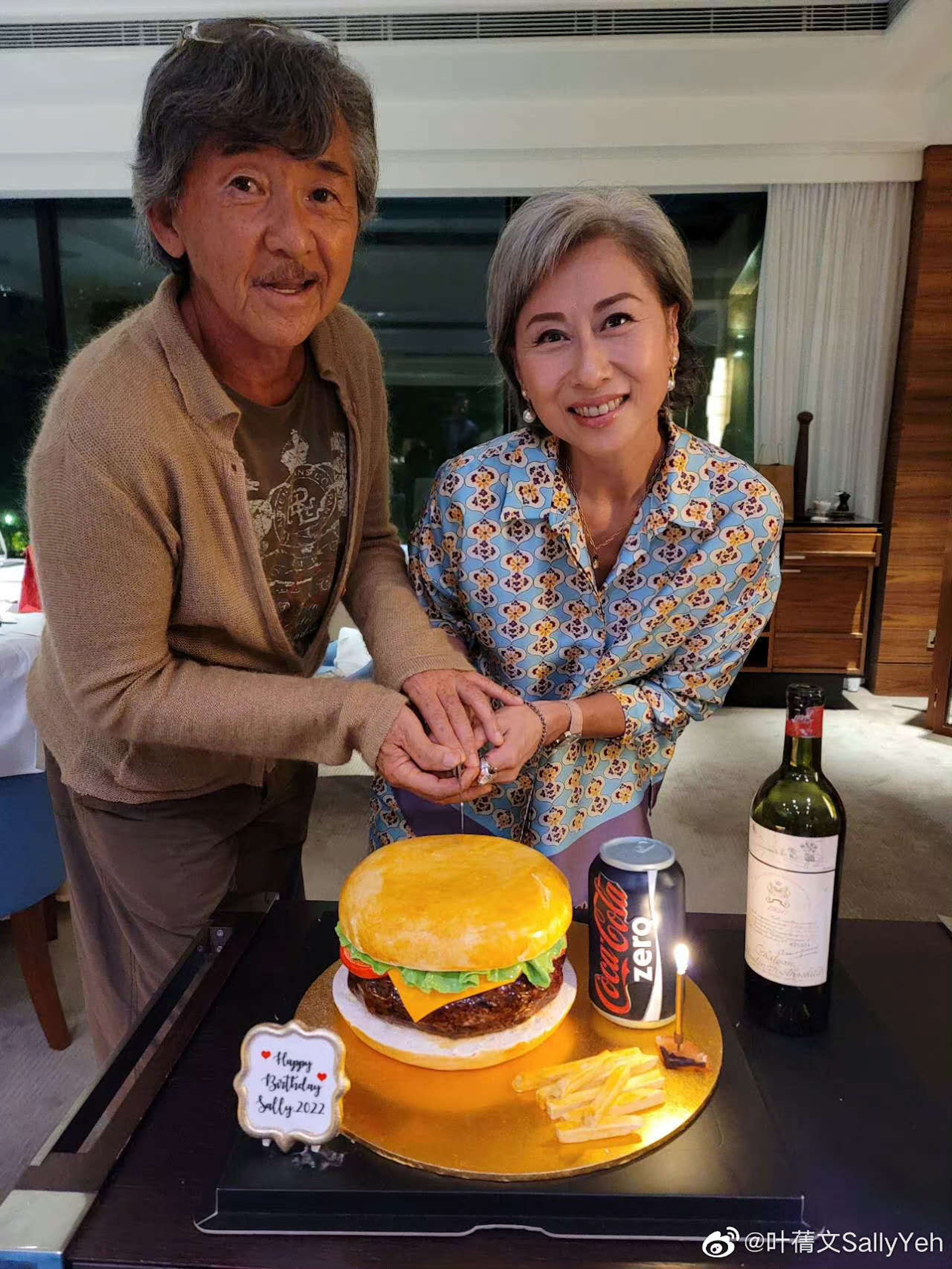 捕獲野生歌后！她曬「葉蒨文0修圖照」曝光私下一面　61歲「真實身材太有料」網喊：羨慕林子祥