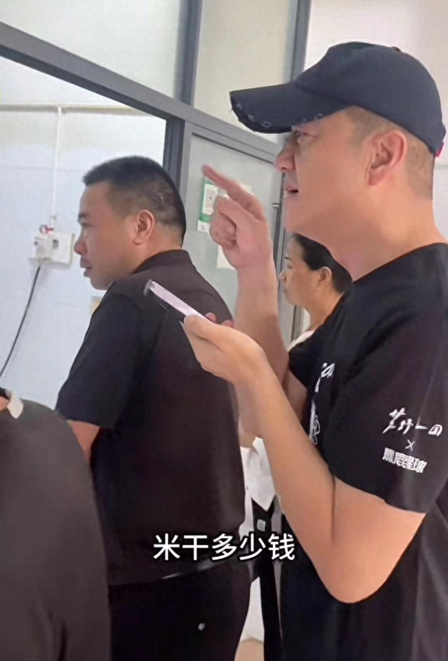 離婚王菲10年！51歲男星「路邊攤端盆狂嗑」暴瘦無人認出　再婚當爸「首提前妻」全說了