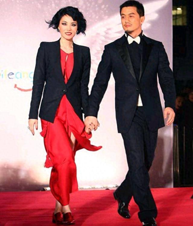 離婚王菲10年！51歲男星「路邊攤端盆狂嗑」暴瘦無人認出　再婚當爸「首提前妻」全說了
