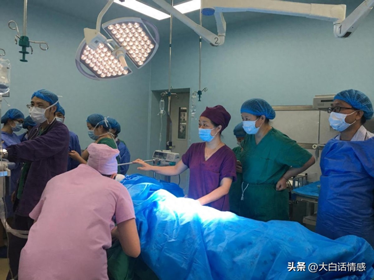 女婿車禍癱瘓！丈母娘每次照顧都「支走女兒」　女兒返回一看嚇得連連後退