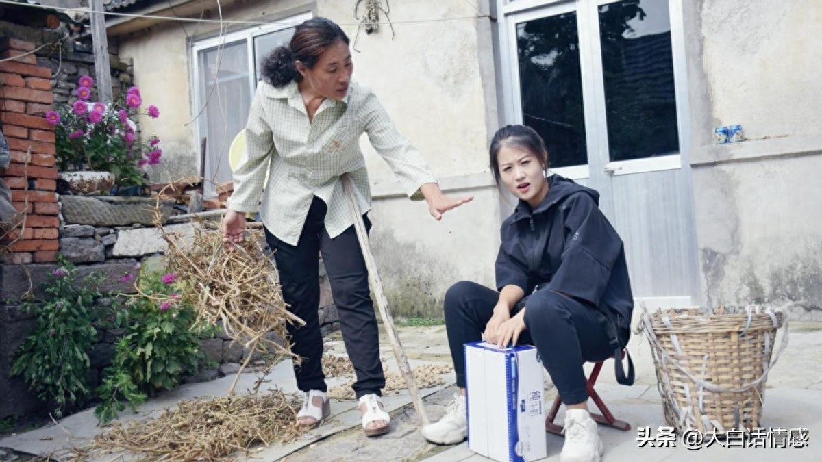 女婿車禍癱瘓！丈母娘每次照顧都「支走女兒」　女兒返回一看嚇得連連後退