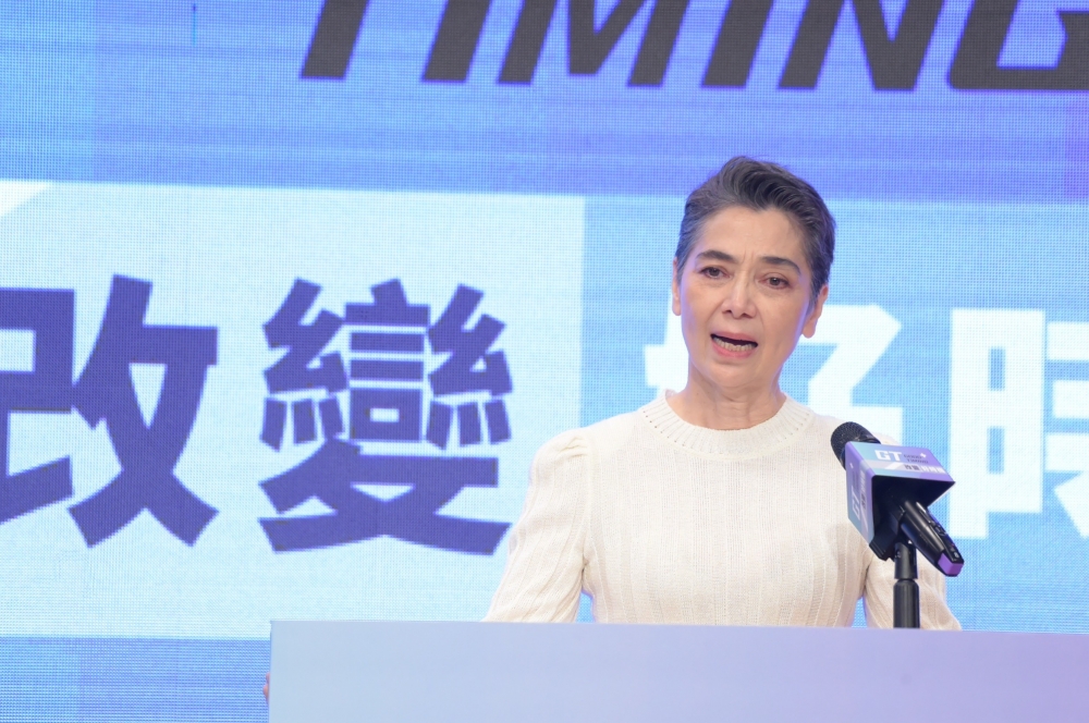 不只是隋棠婆婆！賴佩霞出道40年「被欽點當郭董副手」　「是演員也是教授」驚人背景曝