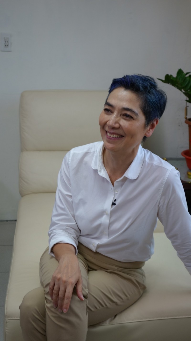 不只是隋棠婆婆！賴佩霞出道40年「被欽點當郭董副手」　「是演員也是教授」驚人背景曝