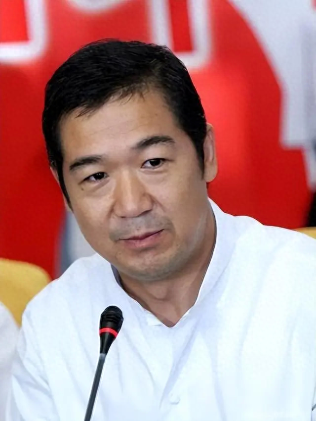淨身出戶另娶新歡！68歲影帝拋棄結髮妻「35年後境遇大不同」　「獨子被演藝圈封殺」成最大心病
