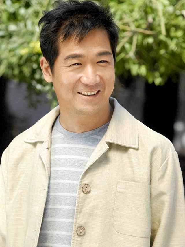 淨身出戶另娶新歡！68歲影帝拋棄結髮妻「35年後境遇大不同」　「獨子被演藝圈封殺」成最大心病