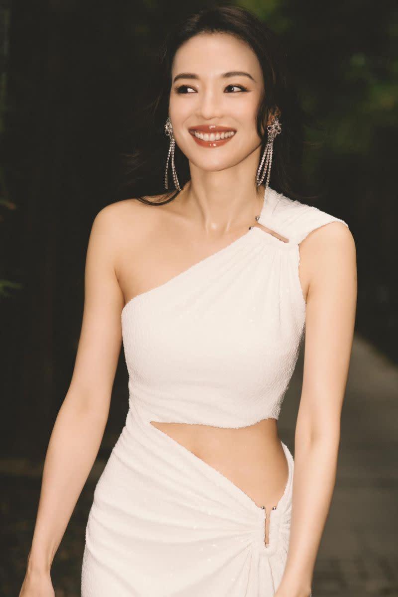 20年好友變夫妻！女星「結婚7年罕放閃」畫面藏驚喜　「一家四口甜翻」最低調一對