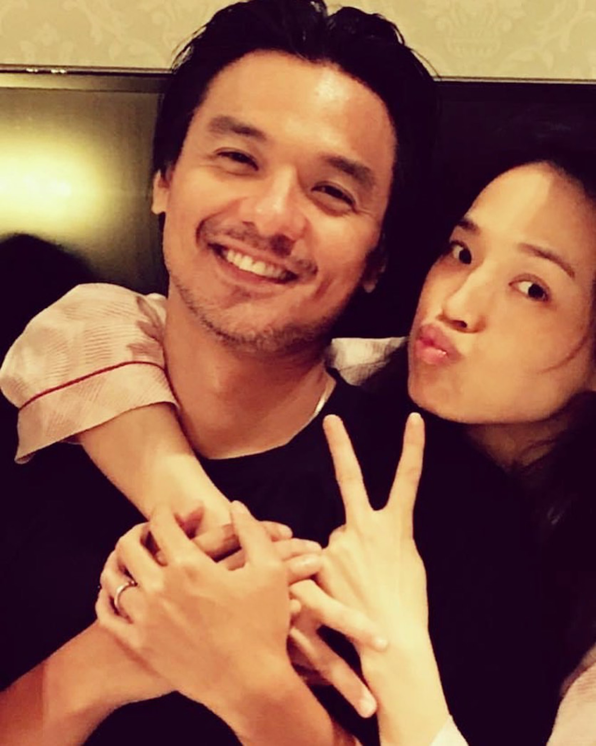 20年好友變夫妻！女星「結婚7年罕放閃」畫面藏驚喜　「一家四口甜翻」最低調一對