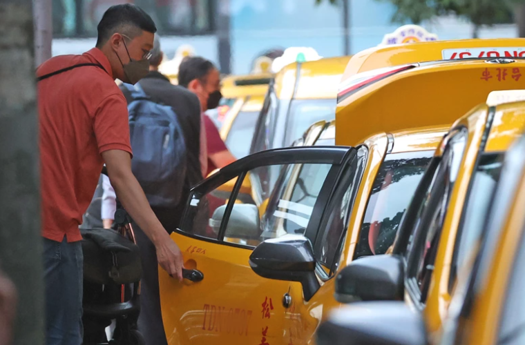 叫計程車沒錢付！正妹提議「雙飛抵5400元車資」想開房壞壞　網搜出照片暈了：「真的蠻美的....」