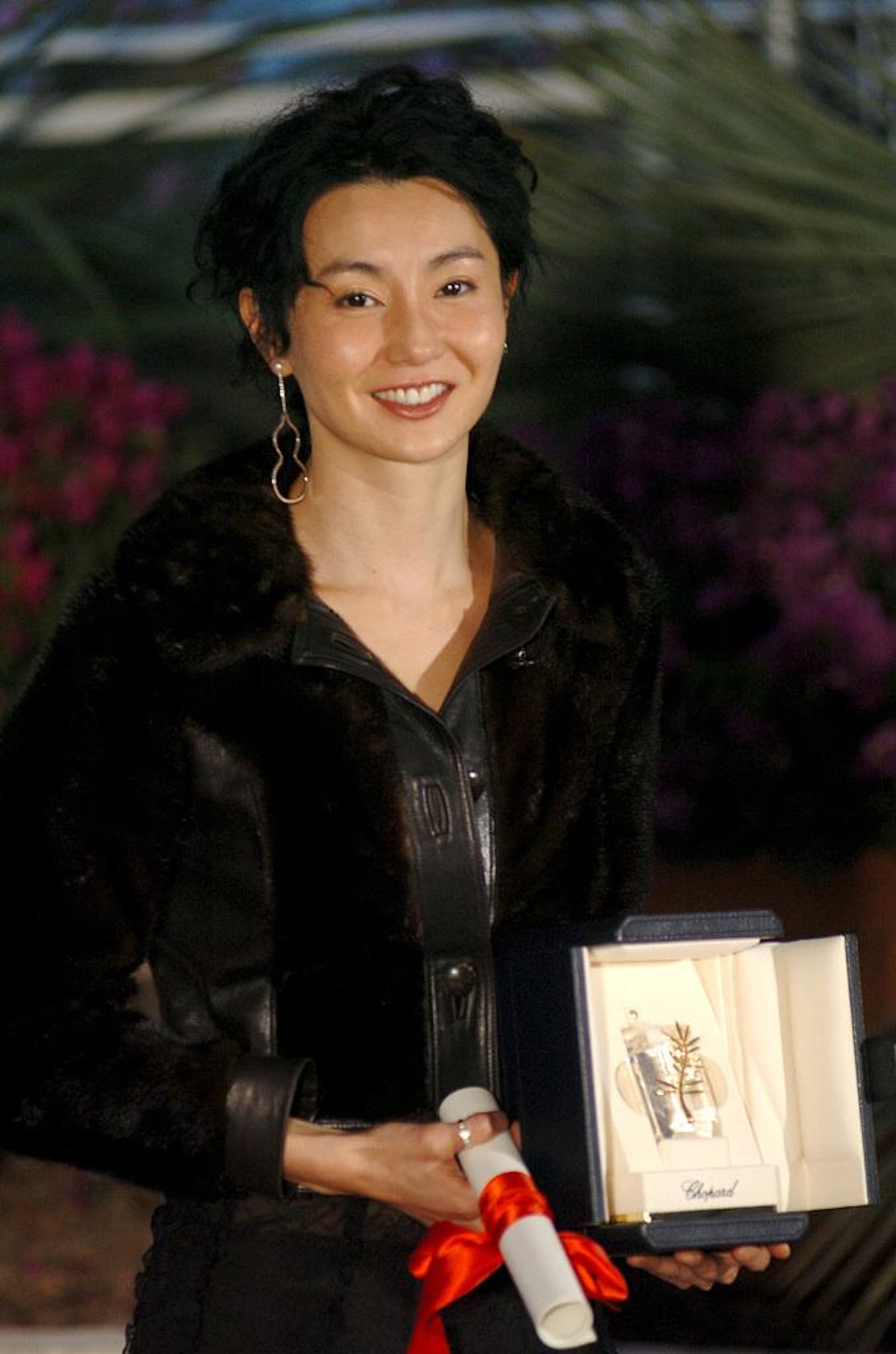 捕獲野生影后！58歲孤身逛街「竟無人認出」　大方曬「素顏真面目」網看呆：她也有斑和皺紋