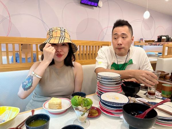 挺7個月孕肚！余祥銓攜妻「飛國外度假」回來身體出狀況　「高燒40度不退」李亞萍嚇到爆哭