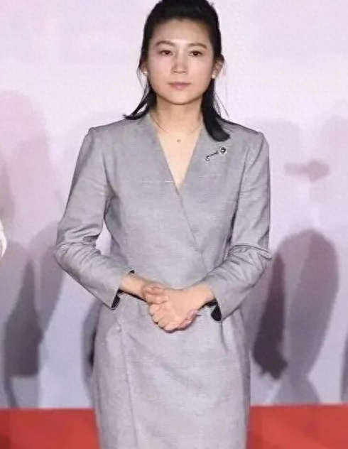 一婚嫁富豪夢碎！主持一姐「二婚嫁高官」55歲遺憾無兒女　退居幕後「再現身成樸素婦人」
