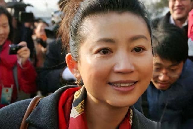 一婚嫁富豪夢碎！主持一姐「二婚嫁高官」55歲遺憾無兒女　退居幕後「再現身成樸素婦人」