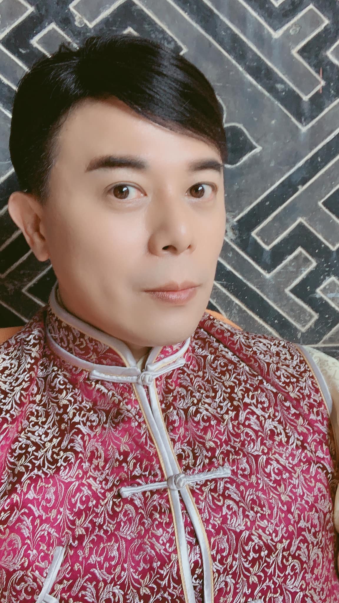母癱瘓驟逝！八點檔男星「來不及見最後一面」哽咽：太快了　「拍下母子合照」忍淚辦葬禮