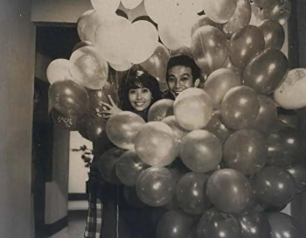 女星結婚1年「丈夫意外去世」崩潰退圈40年！再復出「已成白髮老嫗」卻被讚：把生活過成詩