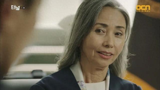 女星結婚1年「丈夫意外去世」崩潰退圈40年！再復出「已成白髮老嫗」卻被讚：把生活過成詩