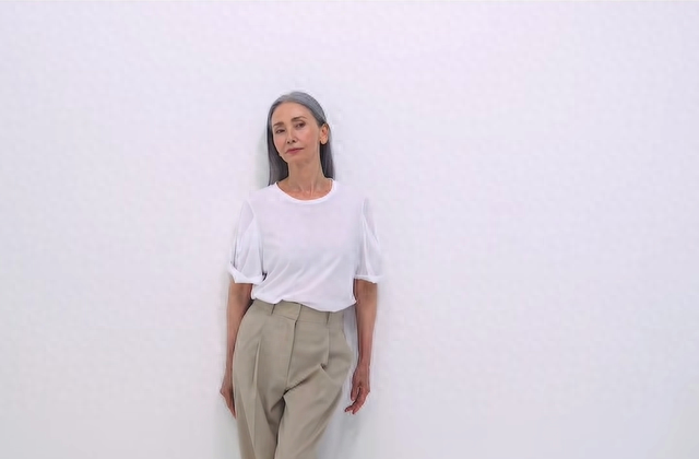 女星結婚1年「丈夫意外去世」崩潰退圈40年！再復出「已成白髮老嫗」卻被讚：把生活過成詩