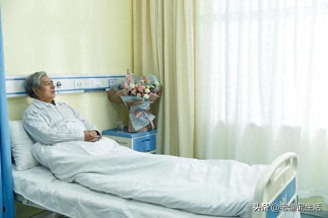 我有3兒1女！做全身健檢「3個兒子都不肯來醫院」幫我簽字　當我「淡定打了一通電話」他們都慌了馬上出現