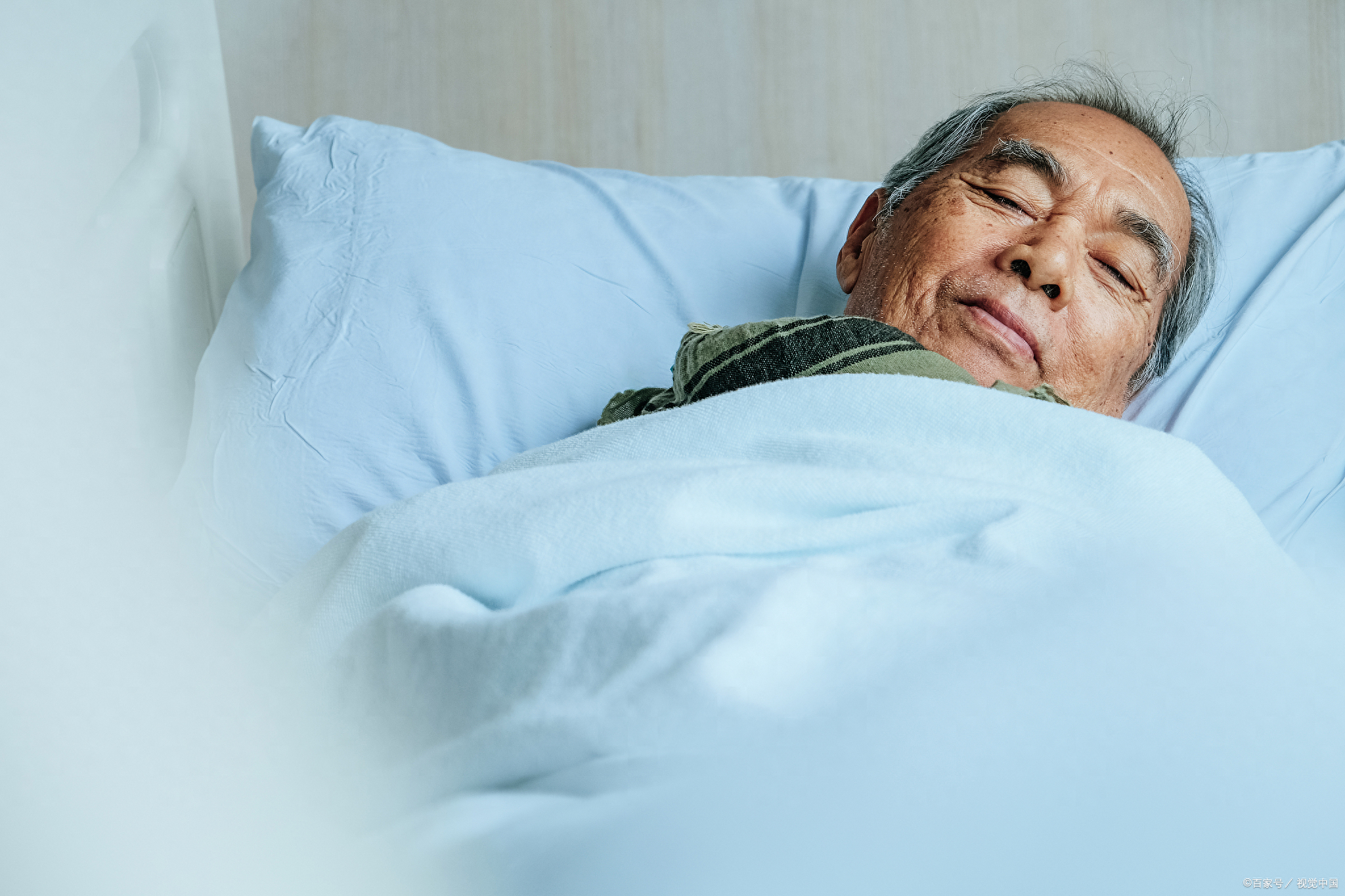 薪水都上交給尪！丈夫住院了「300萬存摺」卻顯示餘額不足　我頭也不回：「沒錢就拔管吧」