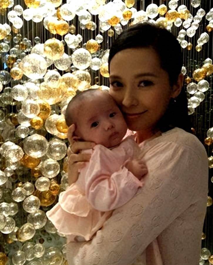 戀上有婦之夫！最美港姐拒嫁豪門「倒貼2千萬下嫁農村」　「婚姻生活被捕捉」網驚：認不出來了