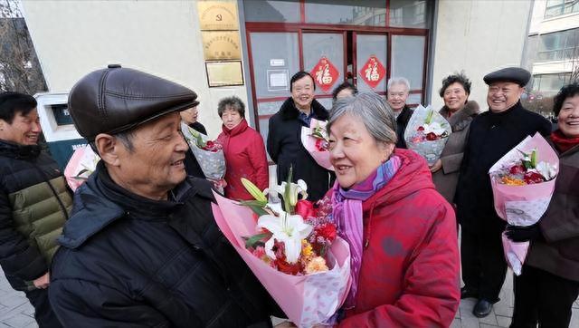 老伴臨終前非把房子過戶給我！我將計就計「賣了房去住養老院」　兒子和媳婦「讓我明白老伴多睿智」