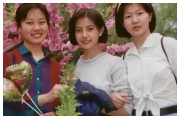 從小美到大！44歲資深女星「高中仙氣舊照」網全看呆　班導笑曝：「至少10個班男生在追她！」