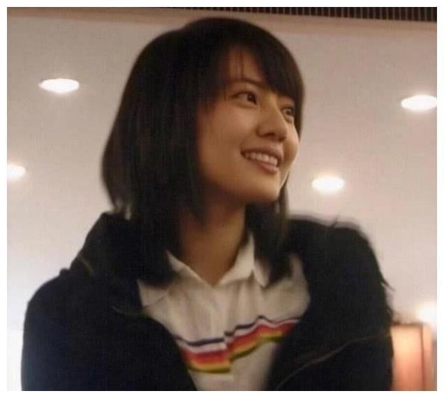 從小美到大！44歲資深女星「高中仙氣舊照」網全看呆　班導笑曝：「至少10個班男生在追她！」