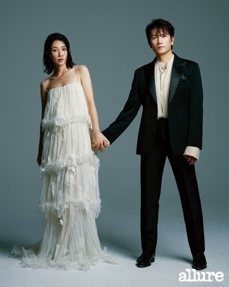 娶到女神演員！46歲男星「帶愛妻再披白紗」慶結婚10周年　鏡頭後「秒變老婆傻瓜」一臉寵溺