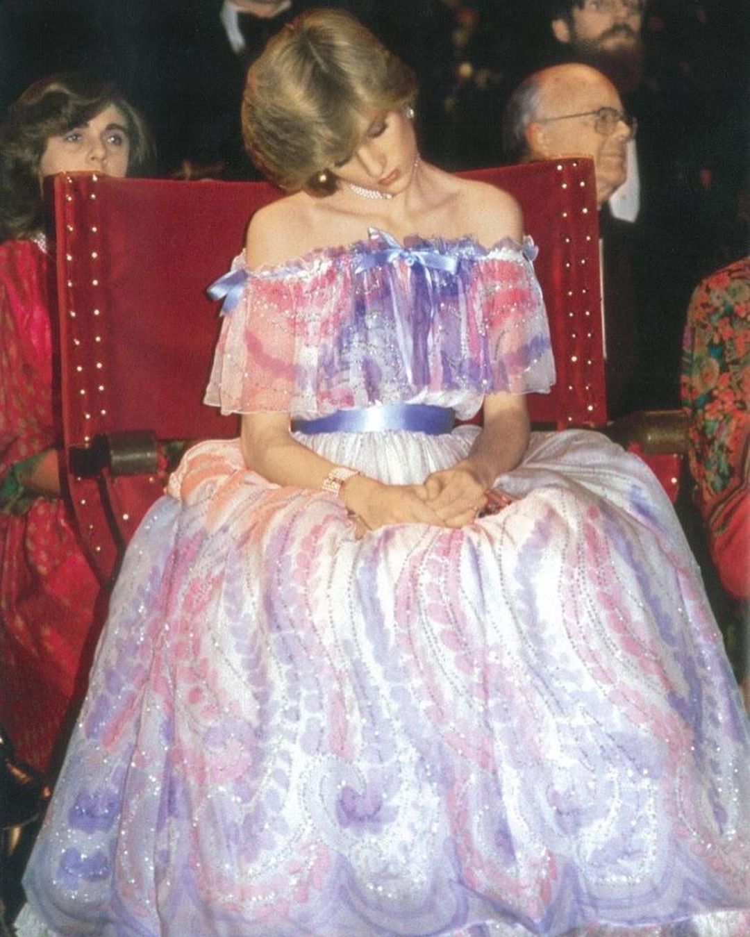 美得就像一幅畫!黛安娜王妃「經典睡美人照」迷倒全球 美照背後「暗藏皇室無盡辛酸」令人鼻酸