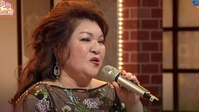淡出30年未嫁！70歲資深諧星轉行「收入暴增3倍」　晉升東區富婆「突杵枴杖現身」病況曝