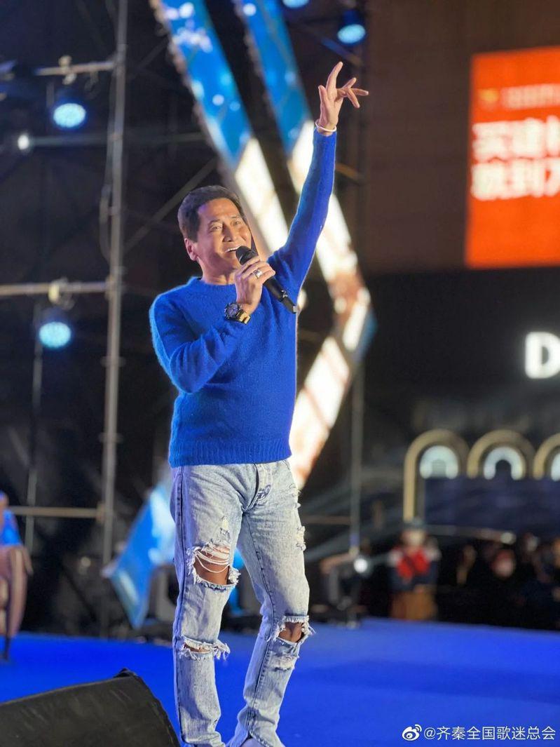 嫁大24歲歌壇天王！她放棄當歌手「一手打理尪事業」　結縭13年「美照被挖出」眾人全不可思議