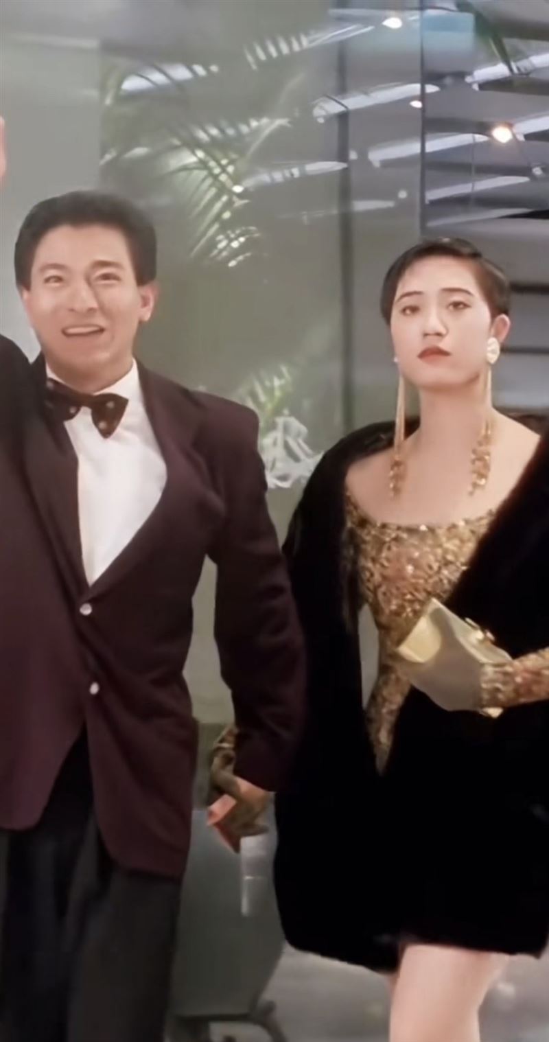 33年後再度同框！港姐冠軍「合體擁抱劉德華」重現經典　「56歲未婚無子女」彷彿吃了防腐劑