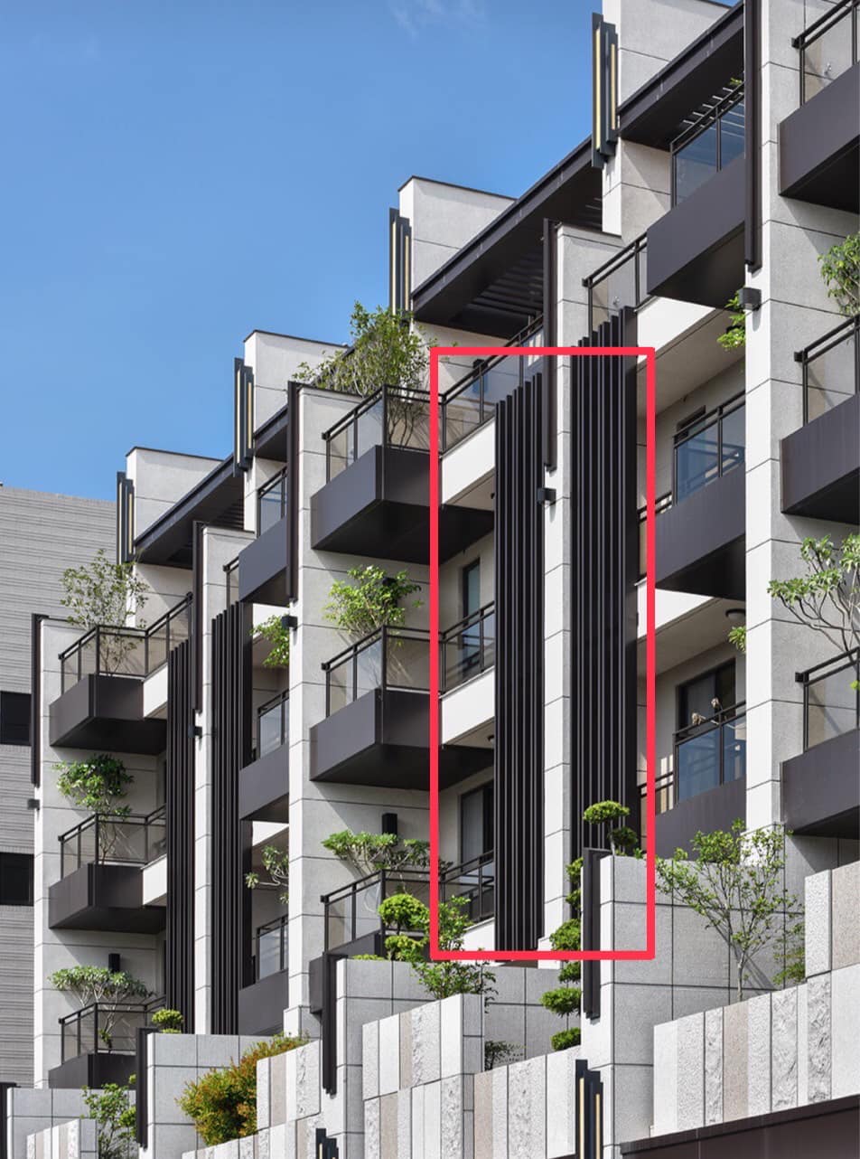 新房建築外「出現神秘黑金屬條」用途成謎　神網友曝設計「不只是為了美觀」：還有重要功能