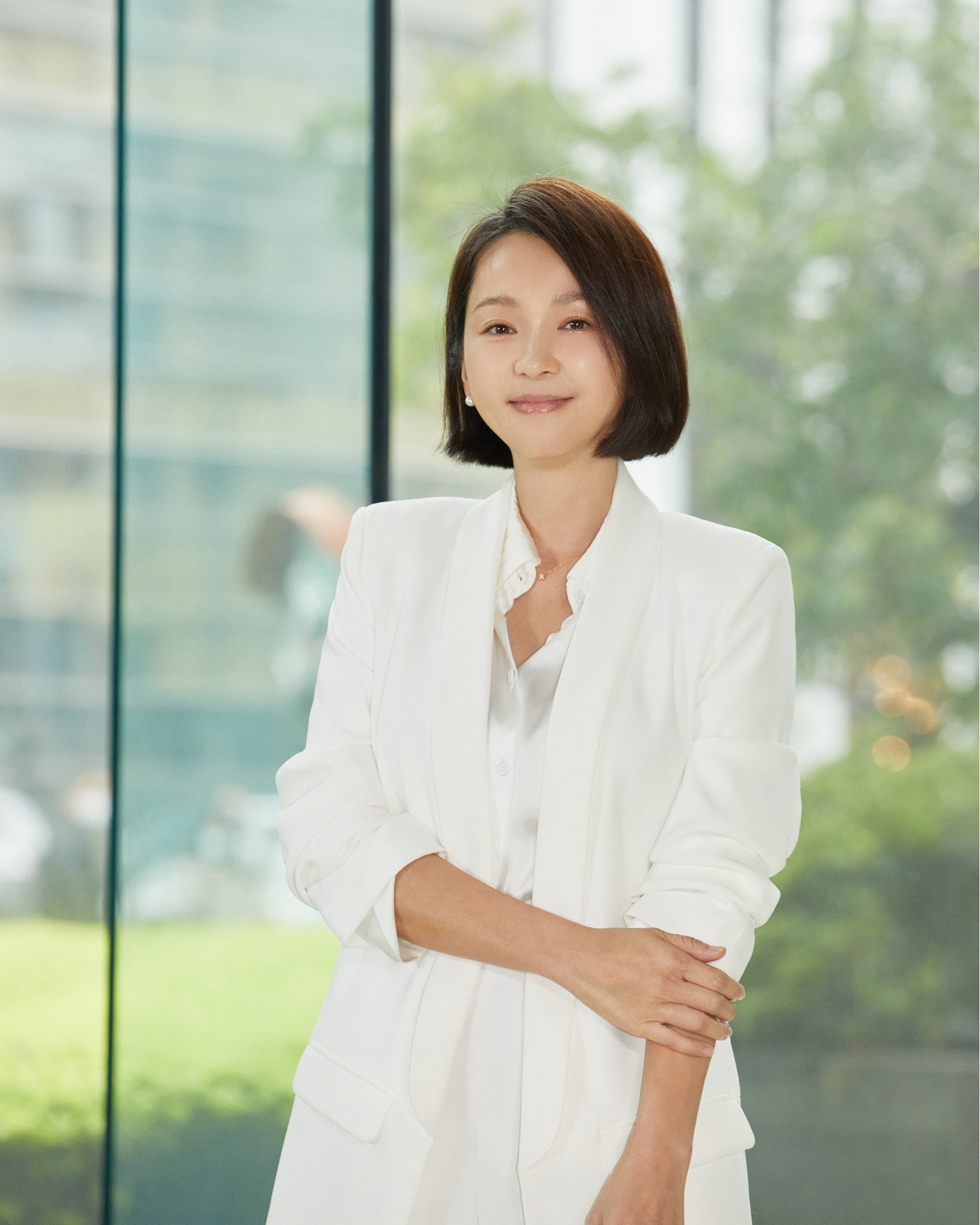 年輕四處揮霍！女星「慘背30萬卡債」一天只能花100　靠1招「翻身狂賺上千萬」全世界置產
