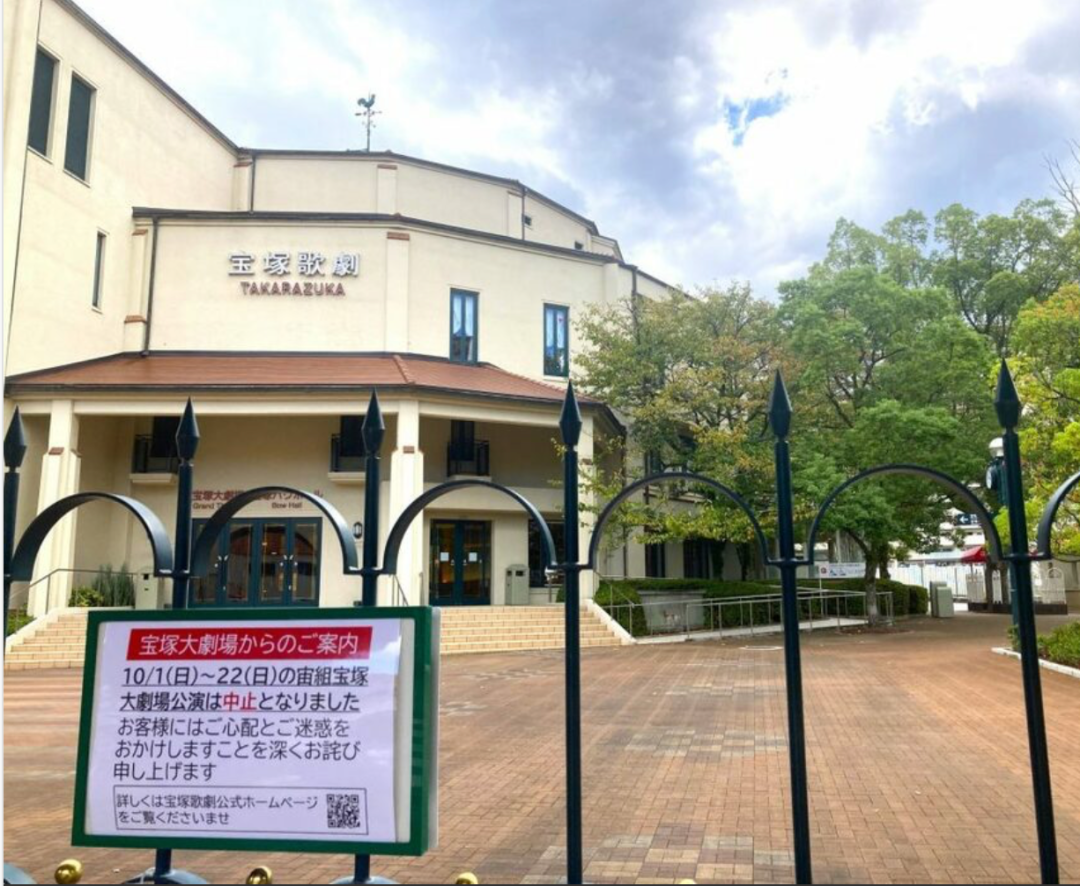 才傳簡訊給媽媽！25歲女星驚傳「18樓跳下身亡」倒臥花園　遺言「早就出現警訊」：我太痛苦了
