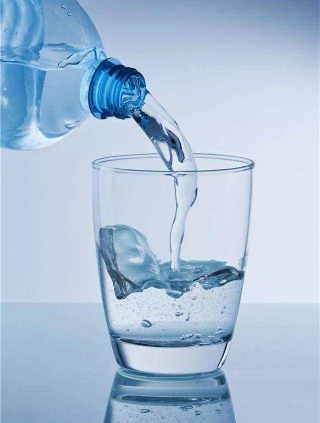 風水秘訣大公開！家中「這4處」放水杯　財運健康雙收超靈驗