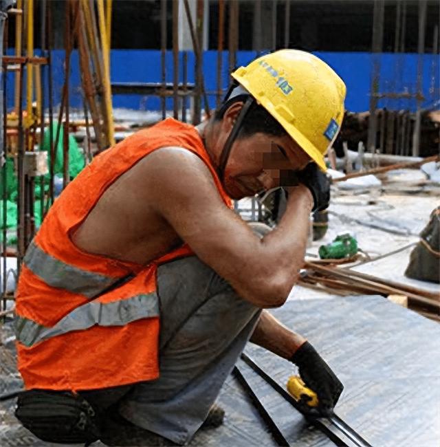 爸爸是老菸槍!女兒出國工作前「特地買一條上等好菸送他」 爸爸留到過年才捨得拆「一拆開崩潰大哭」