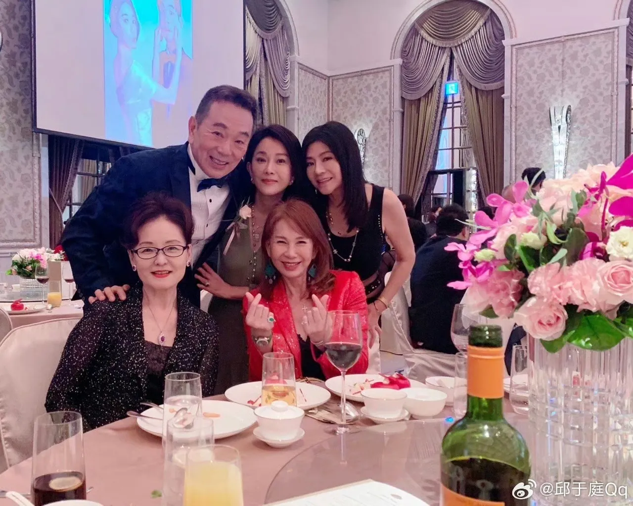 息影12年！中視花旦罕現身「64歲維持24吋螞蟻腰」　老友不可思議驚呼：完全沒變老
