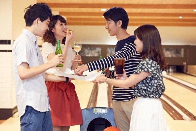 30年前鬧翻！多年不往來的同學「費盡苦思邀我聚會」　到場才知道「原來自己上當了」