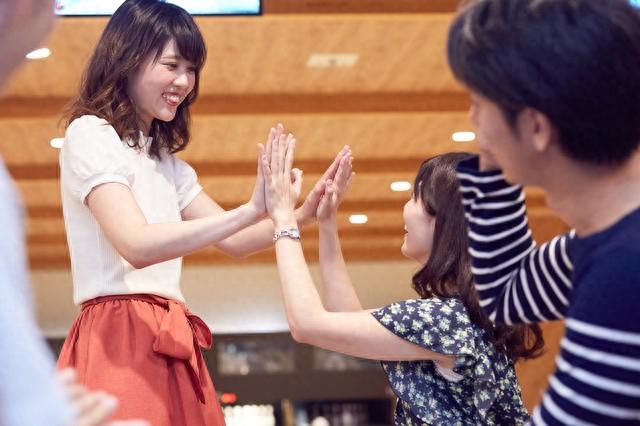30年前鬧翻！多年不往來的同學「費盡苦思邀我聚會」　到場才知道「原來自己上當了」