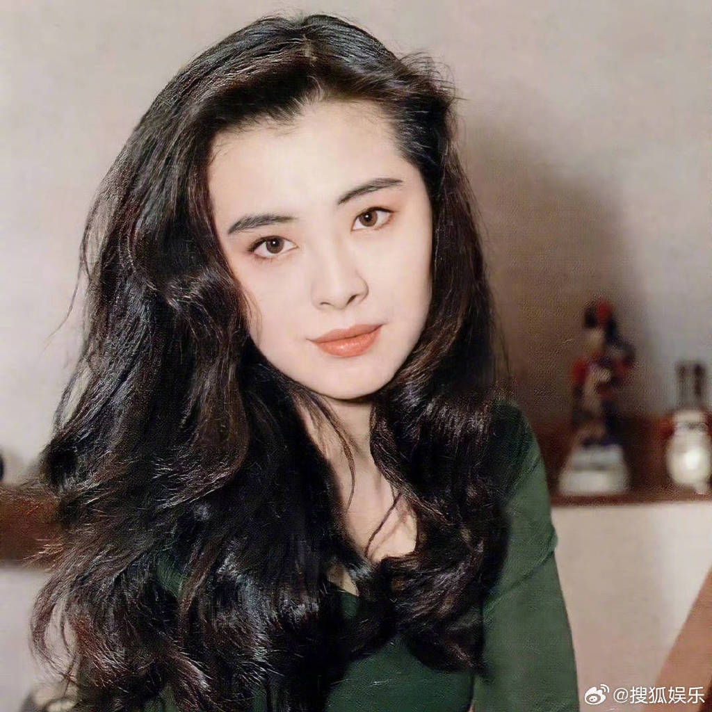 偶遇野生女神！她消失19年「突現身街頭」一身仙氣　「56歲狀態絕美」網驚嘆：果然時光不敗美人