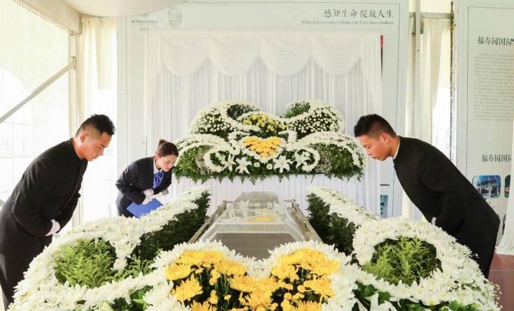 參加喪禮時！活人千萬別在亡人面前說「這句話」　否則「折壽倒大霉」晚景註定淒涼