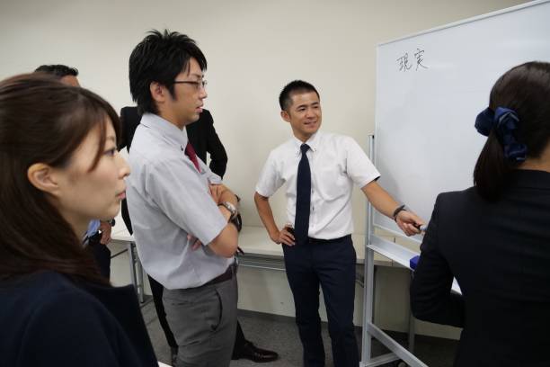 30年前鬧翻！多年不往來的同學「費盡苦思邀我聚會」　到場才知道「原來自己上當了」