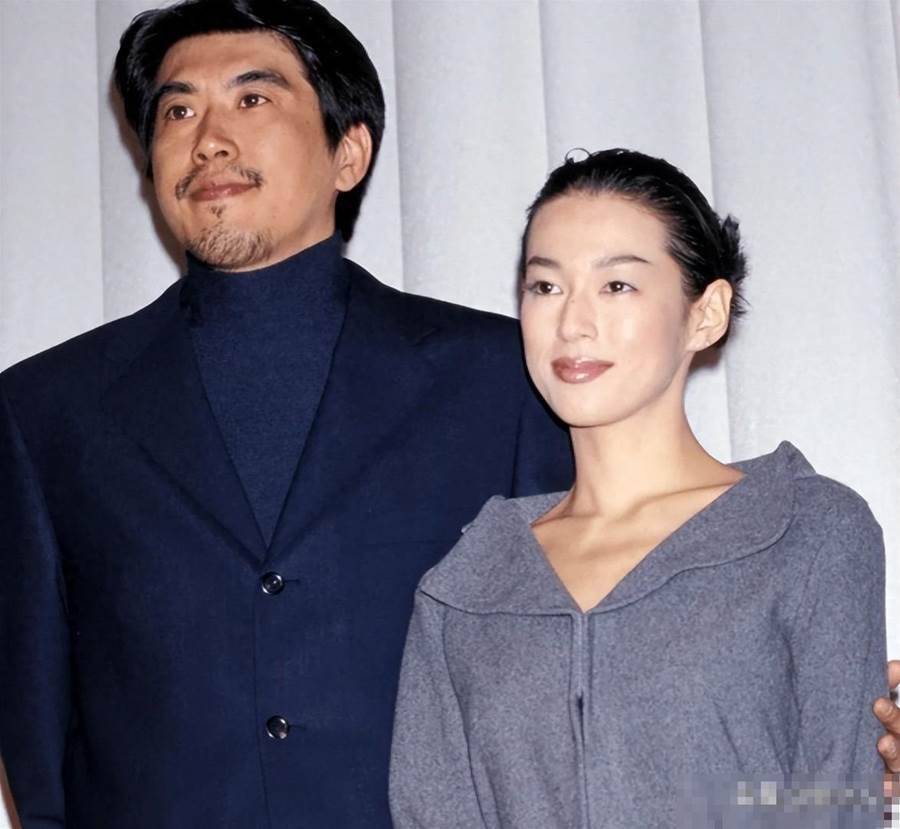 曾是紅遍亞洲「電視劇女神」！為愛背負小三罵名卻「被丈夫控制23年」　58歲「優雅現身被拍到」