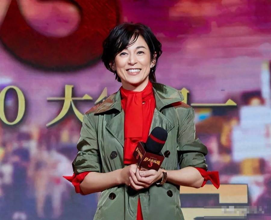 曾是紅遍亞洲「電視劇女神」！為愛背負小三罵名卻「被丈夫控制23年」　58歲「優雅現身被拍到」
